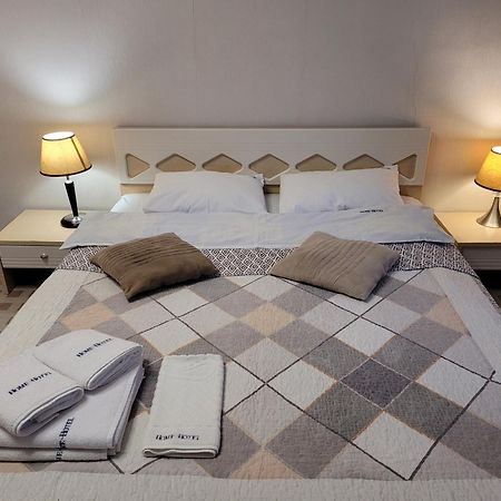 Home Hotel Apartments On Khreshchatyk Area Kiev Luaran gambar