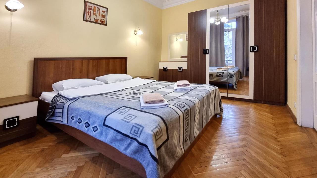Home Hotel Apartments On Khreshchatyk Area Kiev Luaran gambar